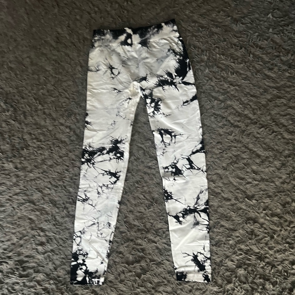 Size medium never worn, no tags